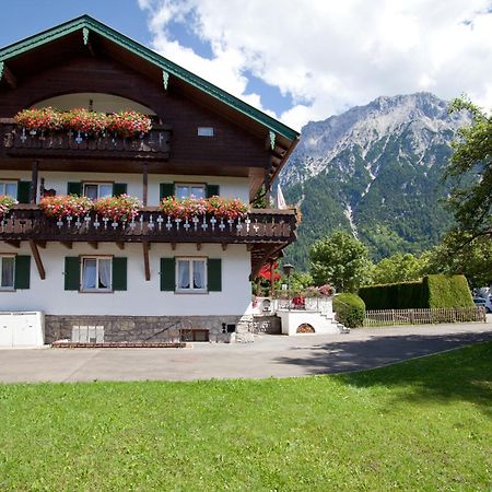 Gastehaus Sonnenheim Hotel Mittenwald Exterior foto