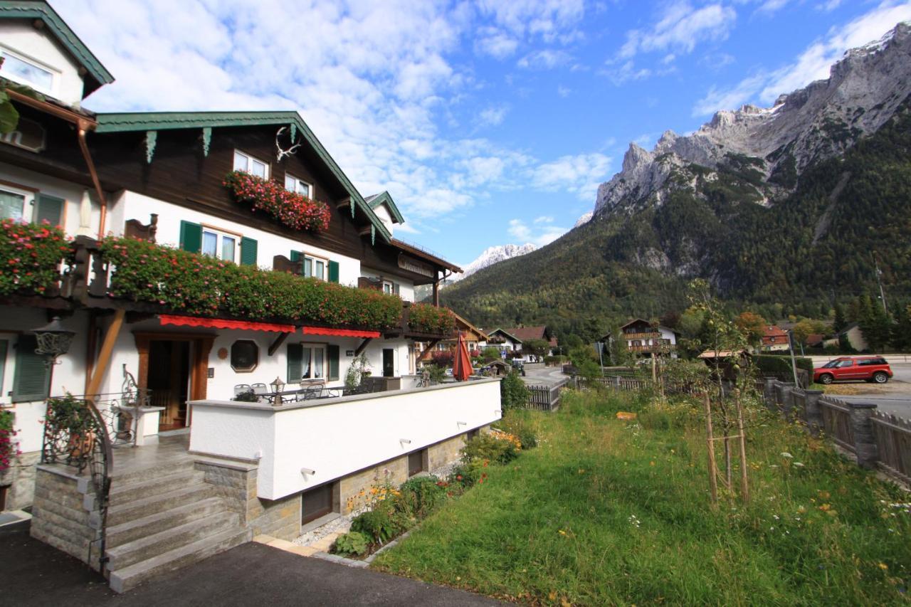 Gastehaus Sonnenheim Hotel Mittenwald Exterior foto